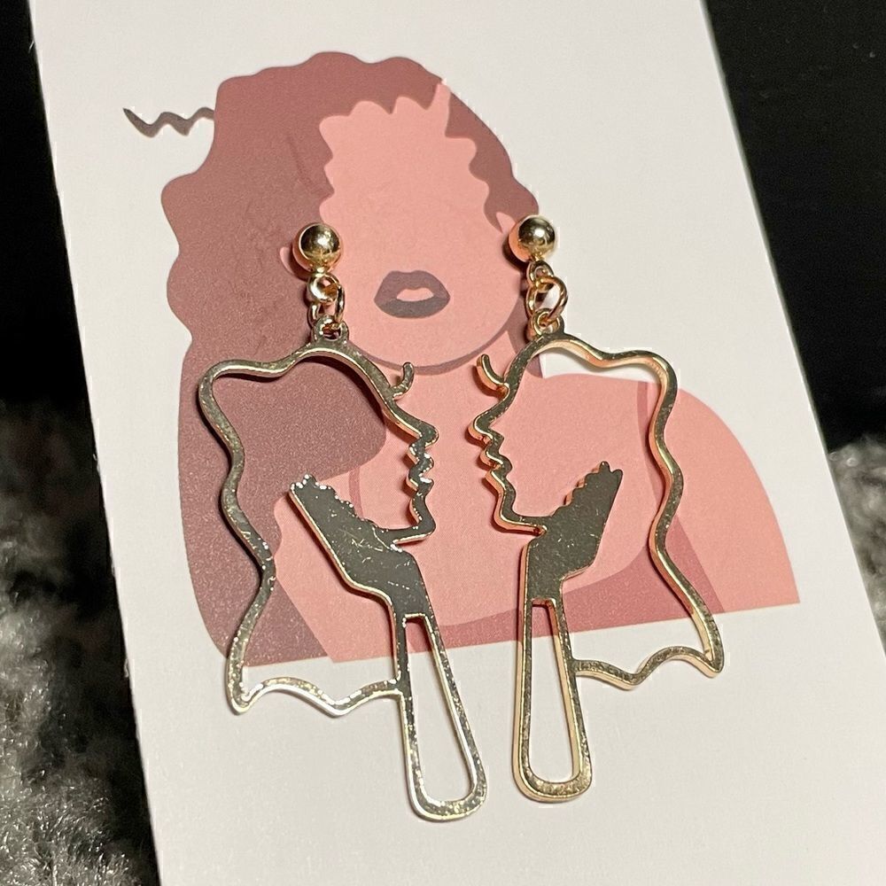 Face Abstract Design Earrings  - Picture 3 of 5